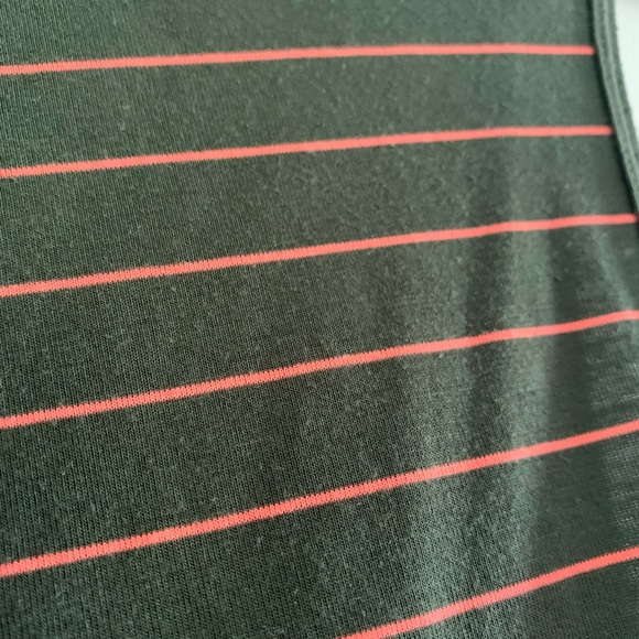 Striped Workout Tank Top size Large - Picture 4 of 4